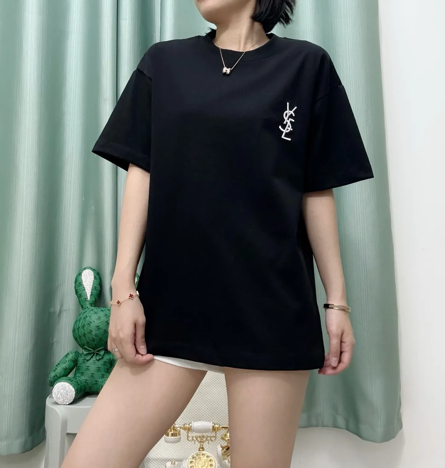 Black ， Same Style